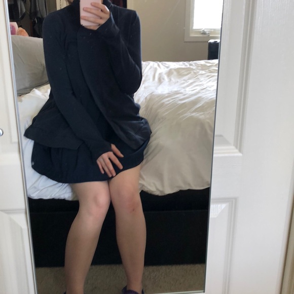 Dark blue lululemon wrap - Picture 2 of 3